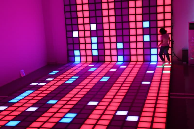 Centrum gier LED — ściana i podłoga LED w akcji